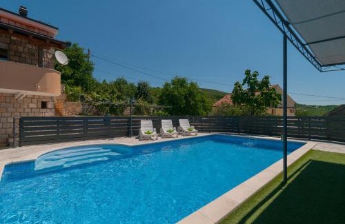 Slivno House | Exceptional Holiday Home Mateovi Dvori with Ocean Views