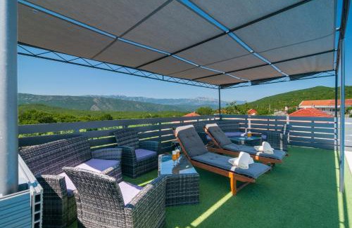 Slivno House | Exceptional Holiday Home Mateovi Dvori with Ocean Views