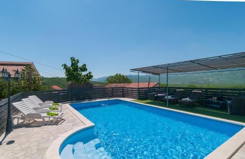 Slivno House | Exceptional Holiday Home Mateovi Dvori with Ocean Views