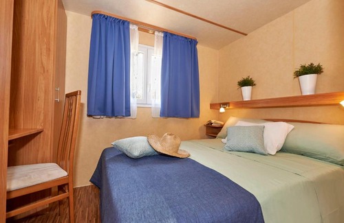Baia Domizia House | Oceanfront Holiday Home Maxi Caravan Escale with Pool