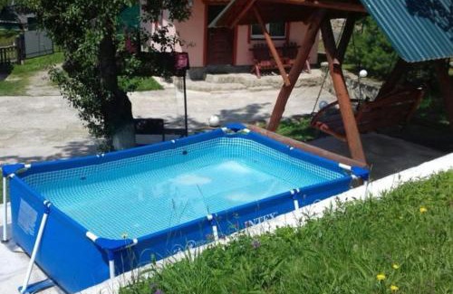 Yaremche House | Relaxing Holiday Home Melodiya Karpat with Pool & Dining