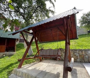 Yaremche House | Relaxing Holiday Home Melodiya Karpat with Pool & Dining