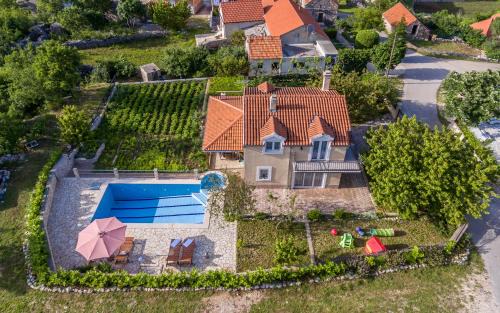 Slivno House | Memories and Joy: Oceanfront Retreat with Pool & Breakfast