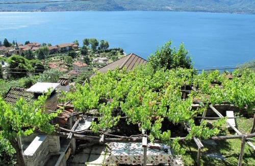 Cannero Riviera House | Cozy Holiday Home Meri: Pet-Friendly Retreat Awaits You