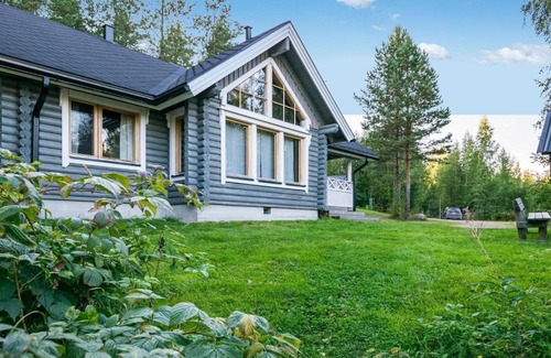 Mantyharju House | Relax at Holiday Home Metsälampi: 4-Star Retreat with Hot Tub