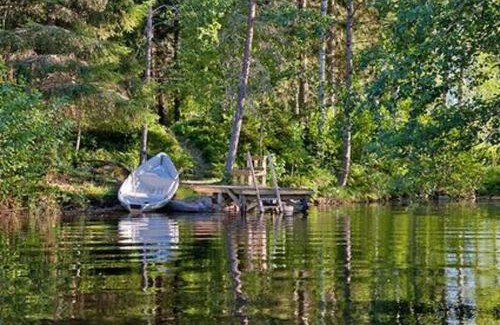 Asikkala House | Exceptional Holiday Home Metsäpirtti with Hot Tub & More