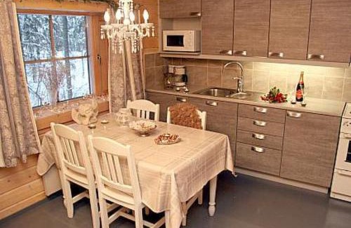 Asikkala House | Exceptional Holiday Home Metsäpirtti with Hot Tub & More