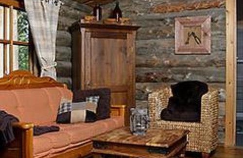 Asikkala House | Exceptional Holiday Home Metsäpirtti with Hot Tub & More
