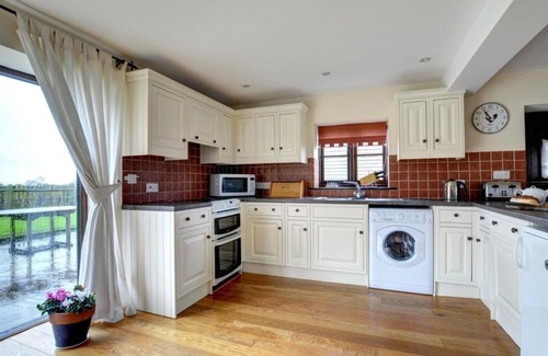 Cranbrook House | Charming Holiday Home Mill Cottage: A 4-Star Escape