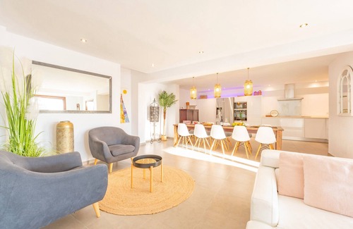 Altea House | Holiday Home 'Mimar Altea Remedi' with Sea View, Wi-Fi and Air Conditioning