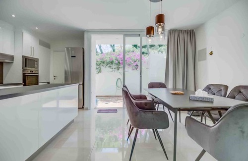 Mijas House | Holiday Home 'Miraflores Resort Luxury' with Sea View, Wi-Fi and Air Conditioning