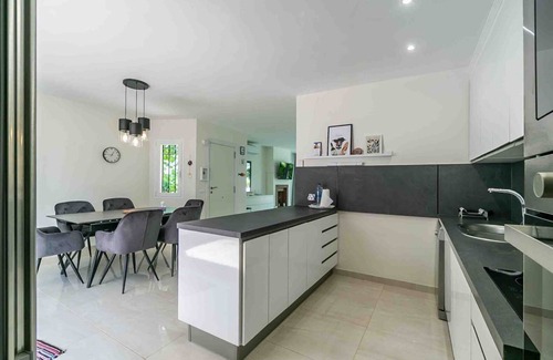 Mijas House | Holiday Home 'Miraflores Resort Luxury' with Sea View, Wi-Fi and Air Conditioning