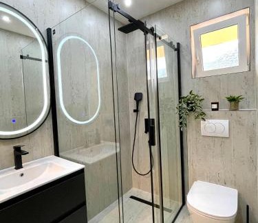 Orebic Apartment | Oceanfront Holiday Home Mirela - Guest Rated 9.3/10