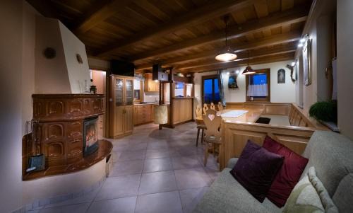 Bostanj House | Relax at Holiday Home Mirt with Hot Tub & Sauna