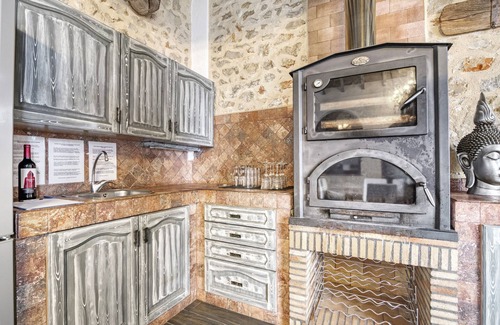 Jalon House | Inviting Holiday Home 'Mistela' with Mountain View & Pool