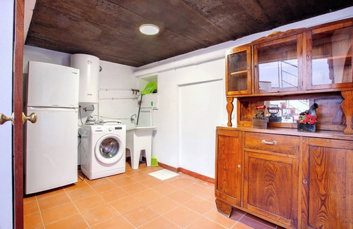 Estrela da Calheta House | Seaside Retreat: Mother's House with Private Terrace & Wi-Fi
