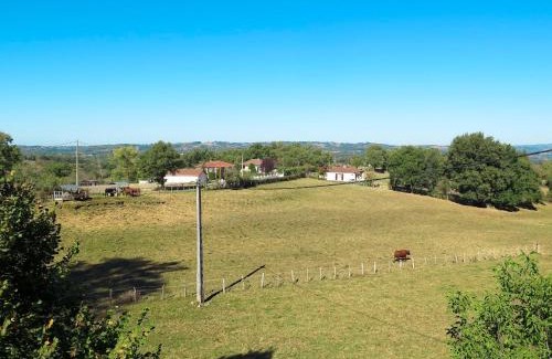 Felzins House | Pet-Friendly Holiday Home Mouty with High Guest Ratings