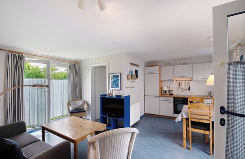 Meschendorf House | Cozy Möve ABA Bungalow 63 with Private Terrace & Ocean View