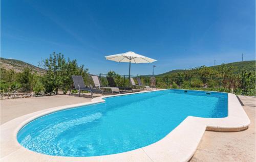 Sibenik House | Pet-Friendly 3 Bedroom Home with Pool in Mravnica