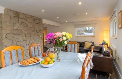 Nethy Bridge House | Cozy Holiday Home Muir Edge: Pet & Child Friendly Retreat