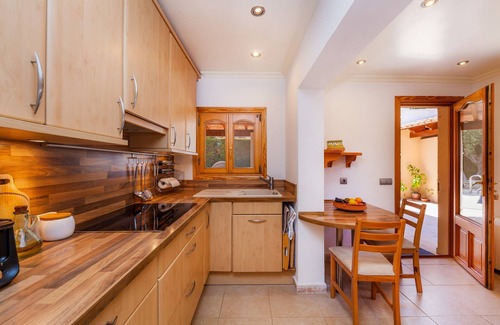 Son Moll House | Relaxing Holiday Home 'Na Forana' with Pool and Ocean View