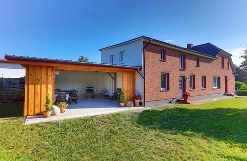 Arbshagen House | Cozy Holiday Home by the Baltic Sea with BBQ Terrace