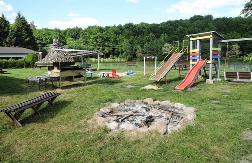 West Pomeranian Voivodeship House | Cozy Holiday Home in Szczecin by the Lake for 6 Guests