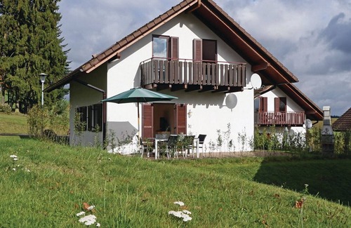 Kirchheim House | Cozy Holiday Home near Zoe with Spa & Lake Views
