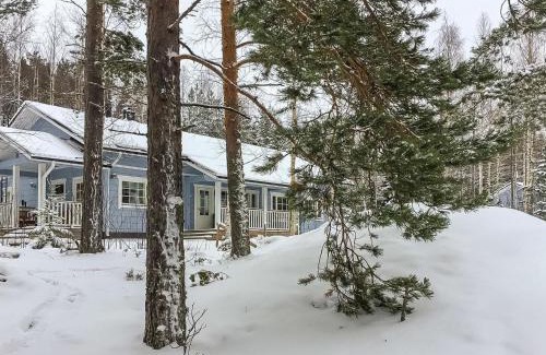 Lotjola House | Delightful Holiday Home Nestori with Hot Tub & Kitchen