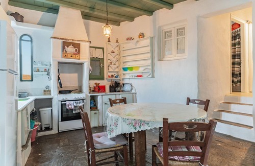 Arnados House | Holiday Home 'Nikos - Tinos - Arnados' with Sea View and Shared Terrace