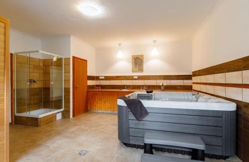 Balatonfenyves House | Family-Friendly Holiday Home Nimrod with Private Pool