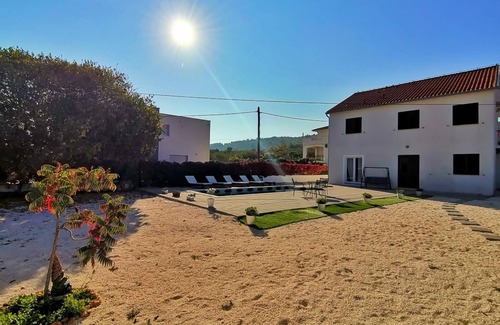 Slatine House | Experience Holiday Home Nino with Private Pool & Ocean View