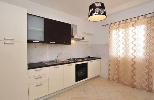 Slatine House | Discover Holiday Home Nino with Private Pool & Breakfast