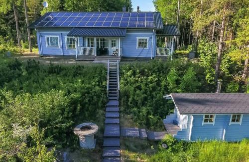 Lotjola House | Delightful Holiday Home Norppa with Hot Tub & Kitchen