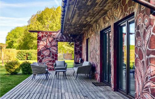 Miroszewo House | Cozy Home in Nowe Warpno with Kitchen & Pet-Friendly