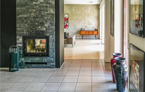 Miroszewo House | Cozy Home in Nowe Warpno with Kitchen & Pet-Friendly