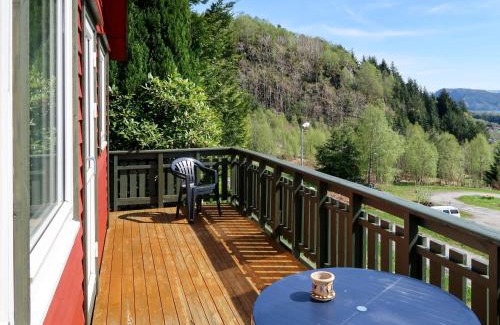 Hyllestad House | Guest Rated 9.5: Holiday Home Oasen - FJS143 Awaits You