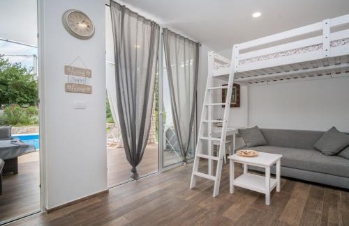 Radini House | Family-Friendly Holiday Home Ofelia with Pool & Pets Welcome