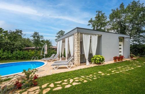 Radini House | Family-Friendly Holiday Home Ofelia with Pool & Pets Welcome