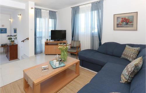Okrug Donji House | Inviting Home in Okrug Donji with Pool and Free Wifi