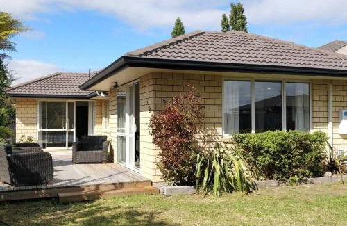 Tauranga House | Family-Friendly Holiday Home on Levers - Guest Rated 10/10