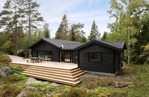 Sodersvik House | Relaxing Holiday Home in Norrtalje with Beautiful Lake View