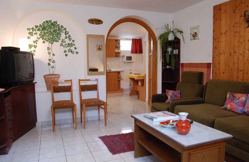 Heviz House | Accessible Holiday Home with Oceanfront Views and Spa