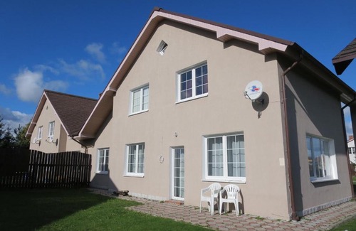 Zaostrovye House | Pet-Friendly Holiday Home on Tsvetochnaya 4 with Great Reviews