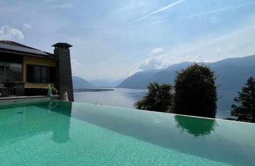 Porto Ronco House | Charming Holiday Home Villetta Irma with Pool & Child Friendly