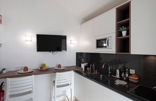 Fatima House | Holiday Home 'Palheiro Do Rei' with Shared Terrace, Wi-Fi and Air Conditioning