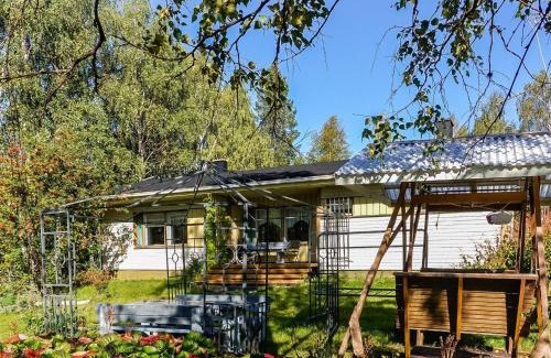 Sonka House | Pet-Friendly Holiday Home Palojärven Ranta with Hot Tub