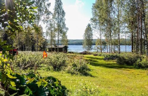 Sonka House | Pet-Friendly Holiday Home Palojärven Ranta with Hot Tub