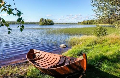 Sonka House | Pet-Friendly Holiday Home Palojärven Ranta with Hot Tub