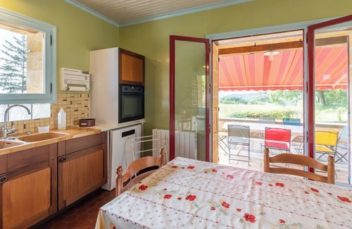 Montignac House | Holiday Home 'Panissal 6 Persons' with Shared Terrace, Shared Garden and Wi-Fi